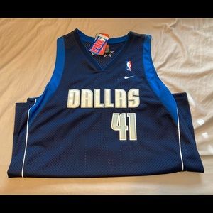 Vintage NWT Dirk Nowitzki Dallas Mavericks NBA jersey by Nike. Sz XL